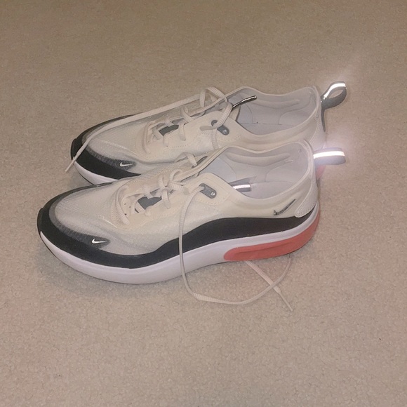 Air max worn couple times great condition - Picture 1 of 2